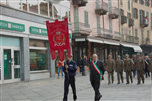 Il Sindaco Riu sfila con il gonfalone del Comune al 18° Raduno del Gruppo Artiglieria da Montagna “Aosta” a Saluzzo (14/10/2012)