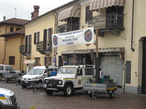 Esposizione dei mezzi della Protezione Civile in Piazza Umberto I (15/4/2012)