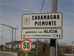 Cartello indicativo d'ingresso a Caramagna