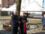 Don Borio con il Vescovo di Carpi Cavina (16/11/2013)