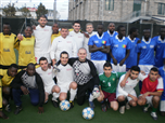 Foto di gruppo per il quadrangolare di calcio "Un mondo nel pallone" (27/10/2012)