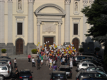Palloncini che volano sulla Chiesa Parrocchiale Assunzione di Maria Vergine