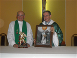 Don Tonino e Don Marco con i patroni dei due paesi, San Michele e la Beata