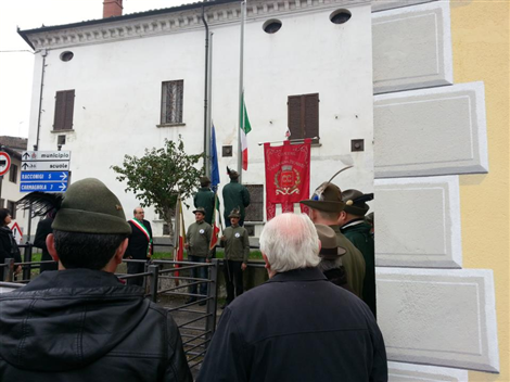 Alzabandiera alla Casa degli alpini - Ricorrenza del 4 novembre (4/11/2012)