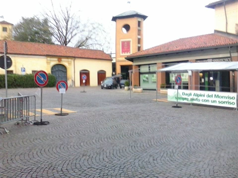 Allestimento di Piazza Boetti con gli Alpini