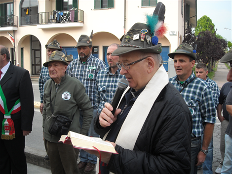 La benedizione di Don Tonino