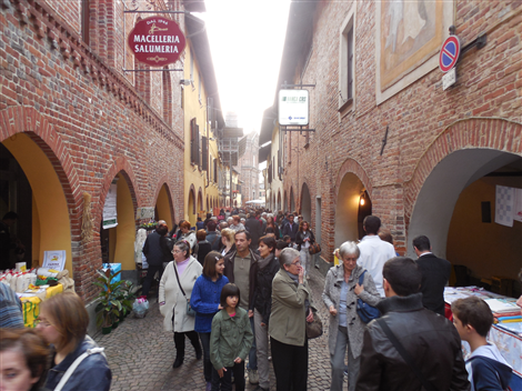 Mercatino dell'usato in Via Luigi Ornato