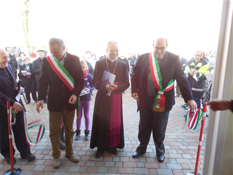 Taglio del nastro con il Sindaco di Mirandola Benatti