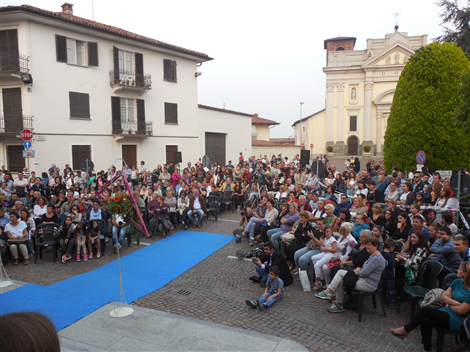Piazza gremita