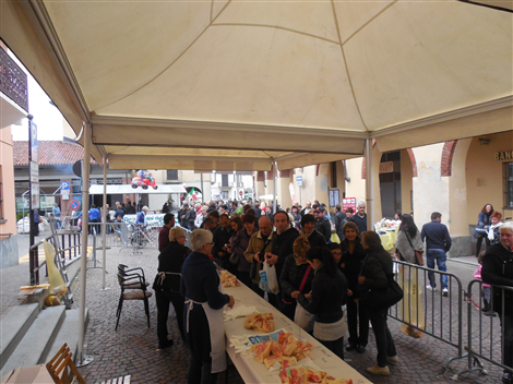 Vendita delle frittelle (26/10/2014)