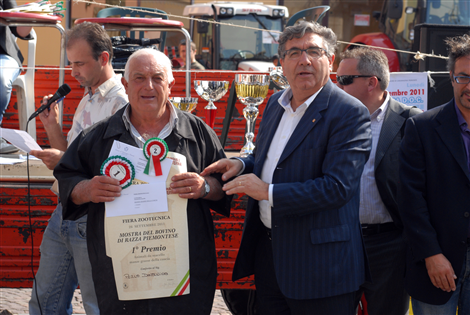 Il Consigliere Negro premia Domenico Perlo