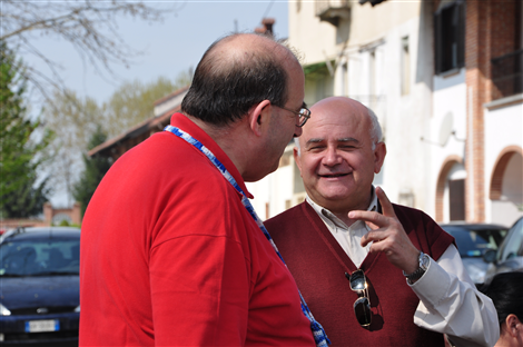 In primo piano, il Sindaco Riu