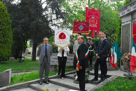 Alla presenza del Presidente del CSV Società Solidale di Cuneo, Giorgio Groppo (il primo da sinistra), e del Sindaco Mario Riu