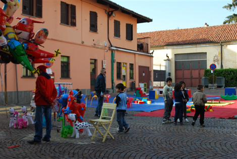 Il Ludobus in Piazza Boetti
