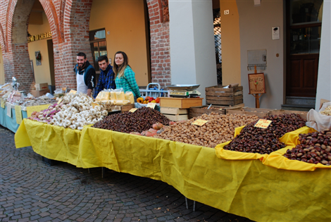 Mercatino dei produttori agricoli in Via Ornato