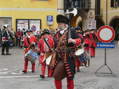 Inizia la sfilata