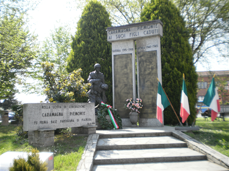 Monumento ai caduti in Piazza Castello