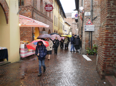 Via Ornato sotto la pioggia
