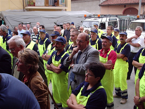 I volontari con Mario Riu