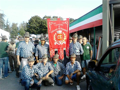 Il gruppo alpini di Caramagna a Scanzorosciate per la festa del loro 80° anno di fondazione (1/9/2013)