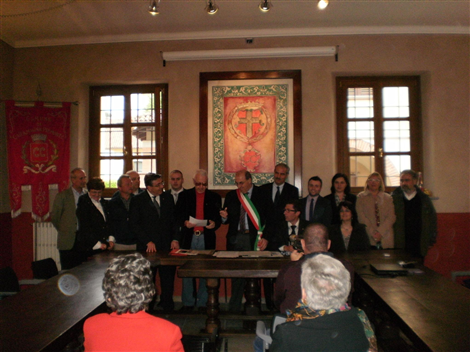 Conferimento della cittadinanza onoraria innanzi tutto il Consiglio