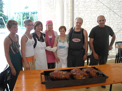 Preparativi per il pranzo in occasione dei 20 anni dalla fondazione del Gruppo AIDO