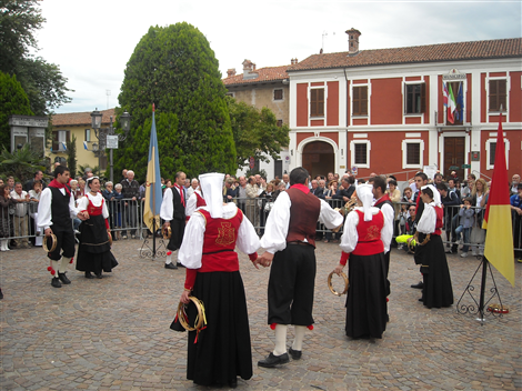 Il gruppo folk di Viggiano (PZ) "Lu Chicchiricchì"