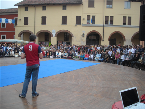 Sfilata di moda in Piazza Boetti